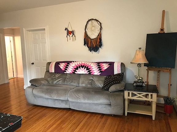 3rd image of 25 Miller Ave Floor 1