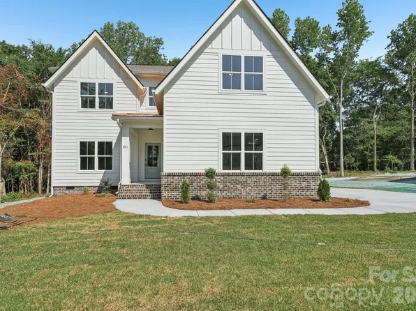 2311 Chateau Ct, Matthews, NC 28105
