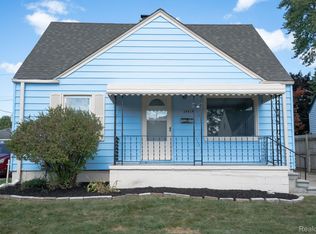 19813 Rosedale St, Saint Clair Shores, MI