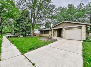 169 Crest Ave, Elk Grove Village, IL 60007
