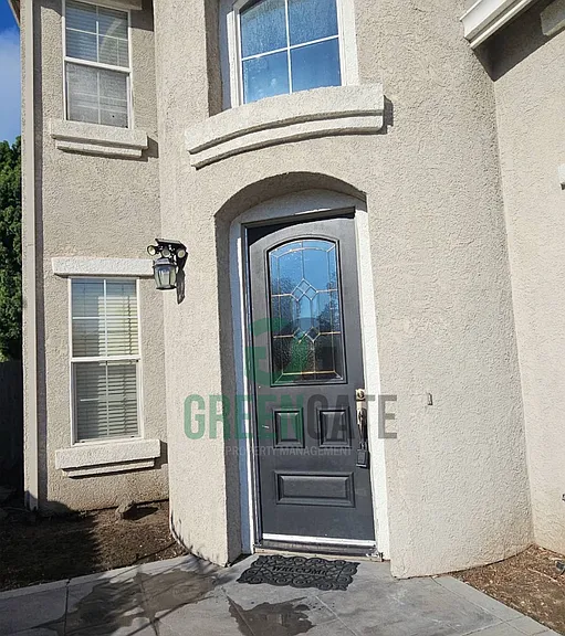 571 Zurich Dr — Photo 8