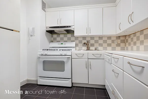 Sold by Compass | media 3