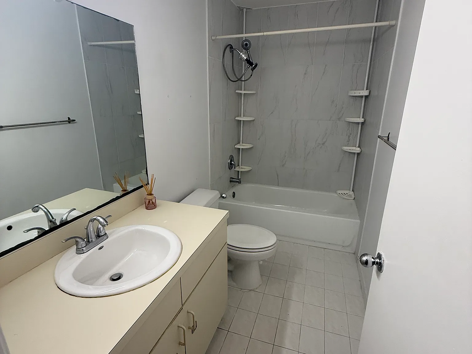 2 bed, 880 sqft, $2,350 — Photo 4