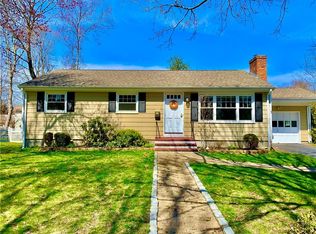 3 3rd St, Barrington, RI 02806