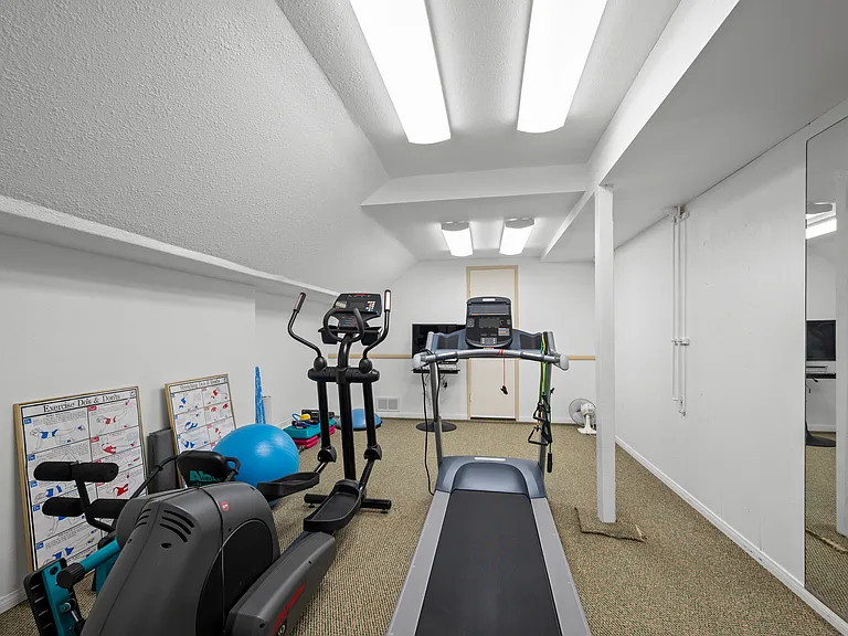 7612 Hillside Dr — Photo 48