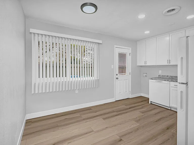 El Camino Duplexes — Photo 6