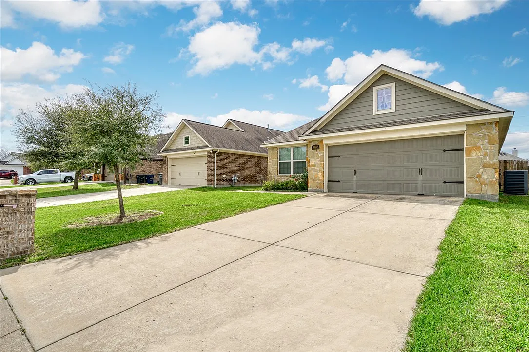 3 bed, 1496 sqft, $1,900 — Photo 1