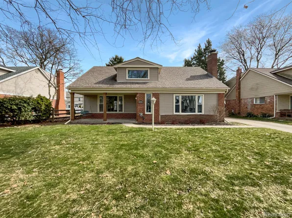 21252 Robinwood St, Farmington, MI 48336