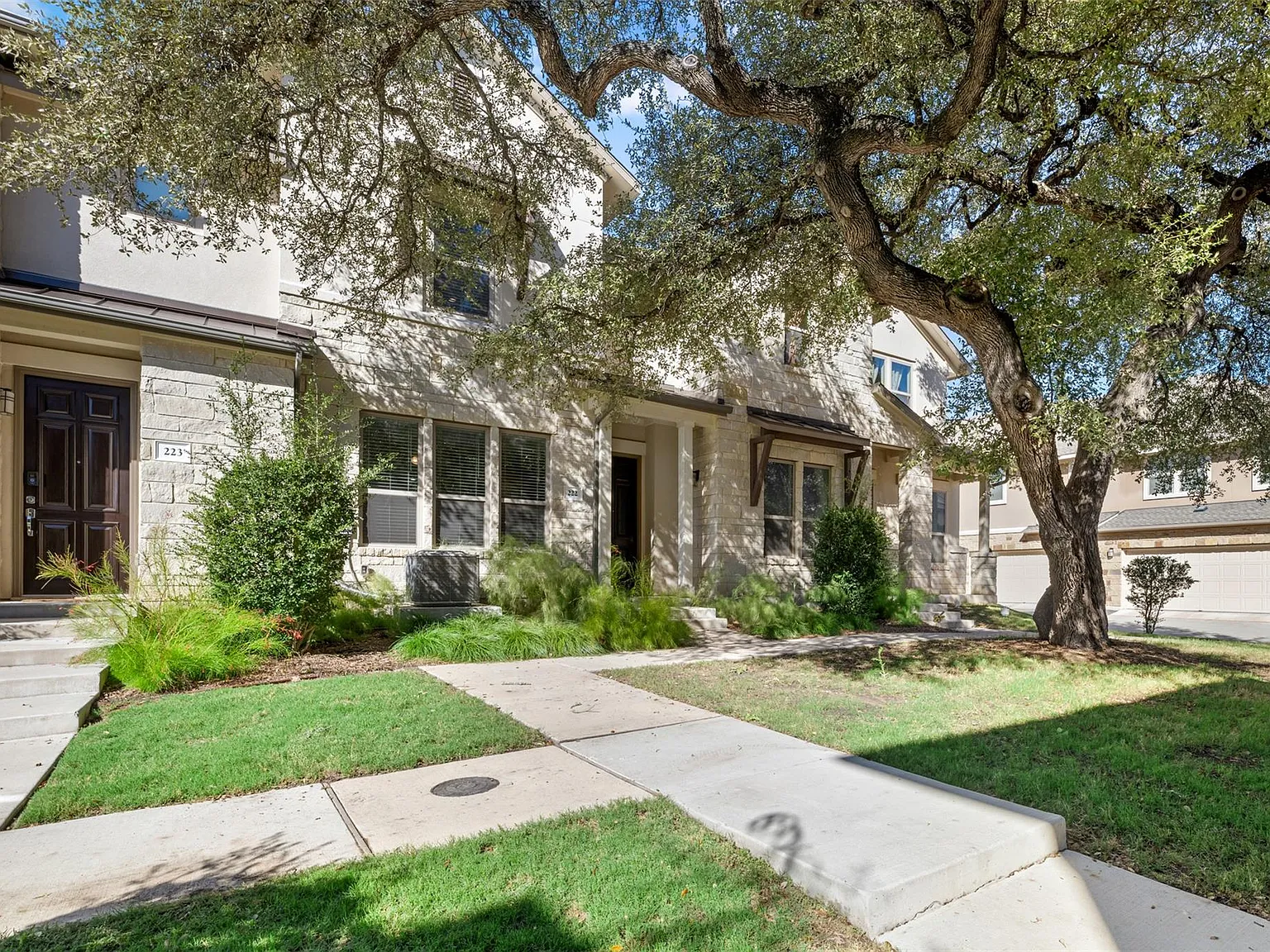 3 bed, 2.5 bath, 1701 sqft, $2,200 — Photo 4