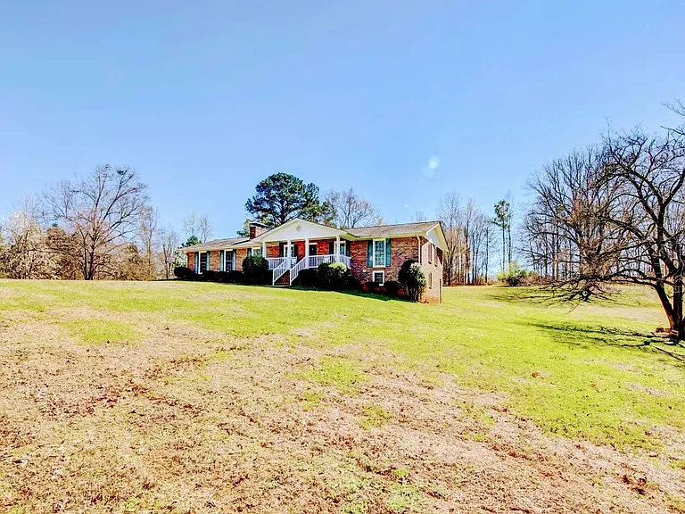 10208 Cumming Hwy — Photo 14