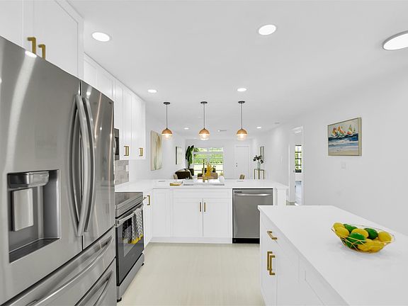 4th image of 5801 Areca Palm Court #D