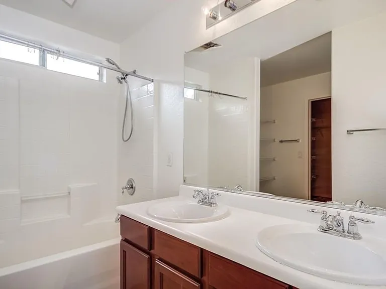 3019 S 101st Ave — Photo 5