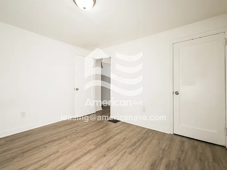 1426353_006_main_bedroom_7.jpg