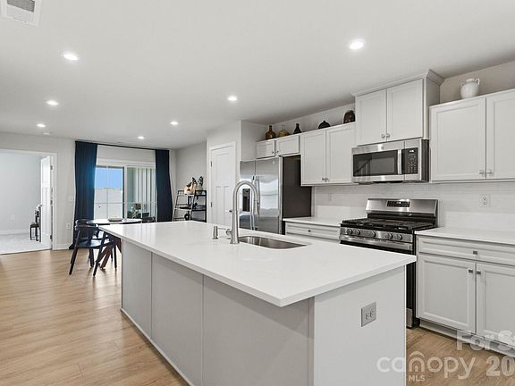 2nd image of 118 Jameson Park Dr #3