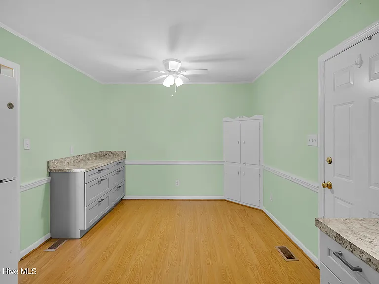 609 Edgehill Rd — Photo 18