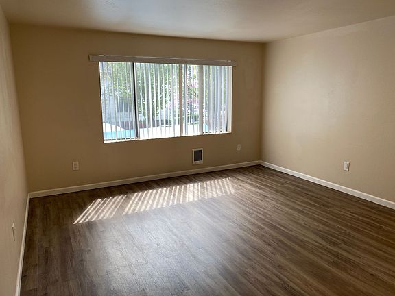 5th image of 400 10th Ave #212