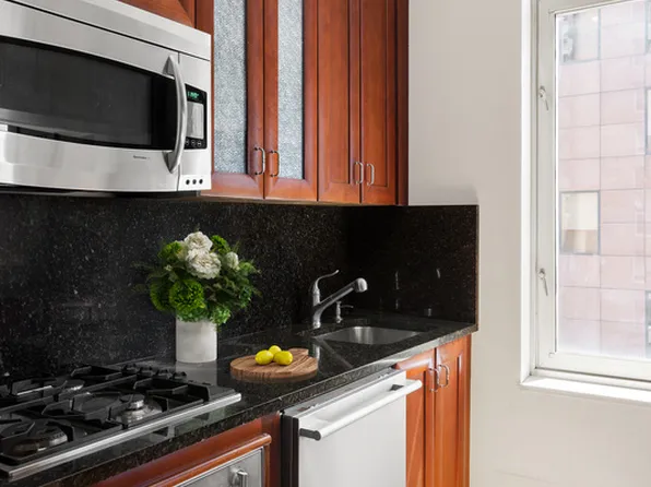 145 East 48th Street image 4 of 13