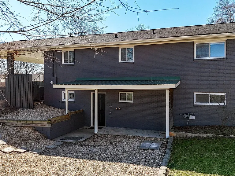 5 Greenbriar Ave — Photo 8
