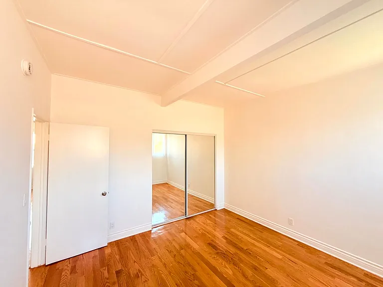 1376 N. Serrano Avenue — Photo 38