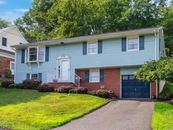 280 Carentan Rd, Hopatcong Boro, NJ 07843