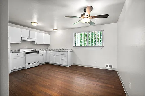 484-Parkway Apartments Photo 1