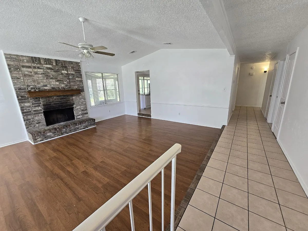 Building Photo - 2509 Hollydale Dr