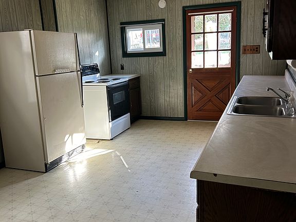 3rd image of 506 Center St