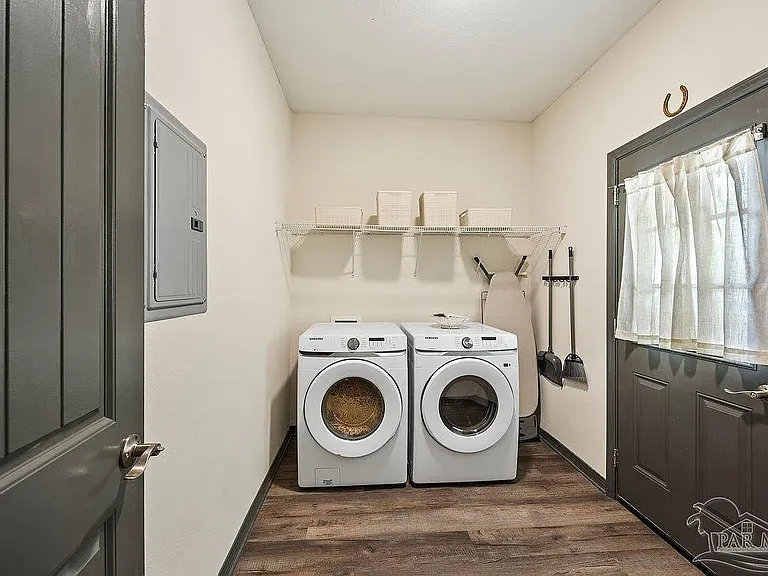 301 Dwight Ave — Photo 6