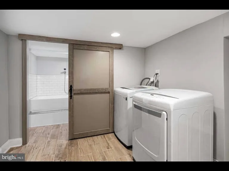 1439 S Etting St — Photo 12