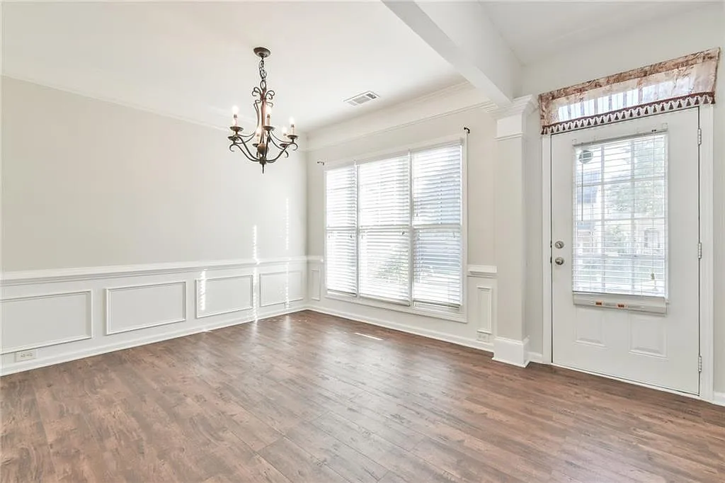 4 bed, 2252 sqft, $2,550 — Photo 2