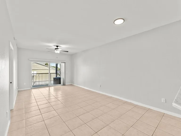 100 Browning Ave — Photo 3