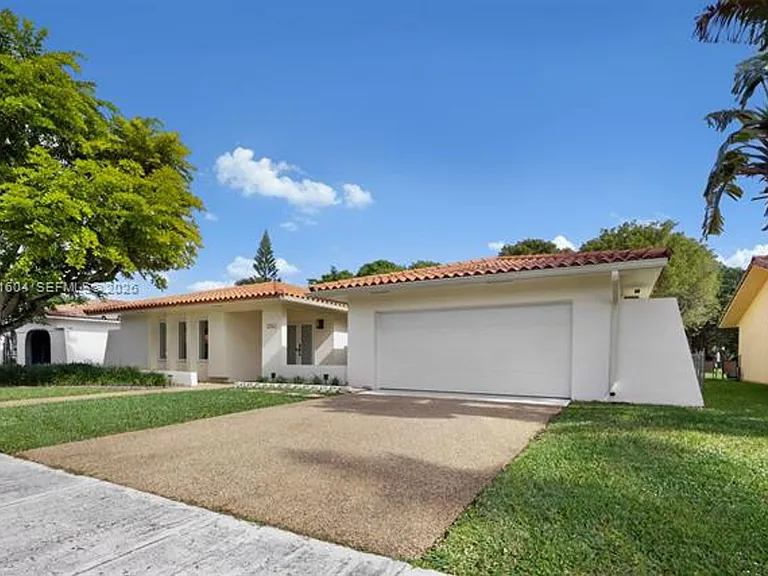 2045 SW 125th Ct — Photo 3