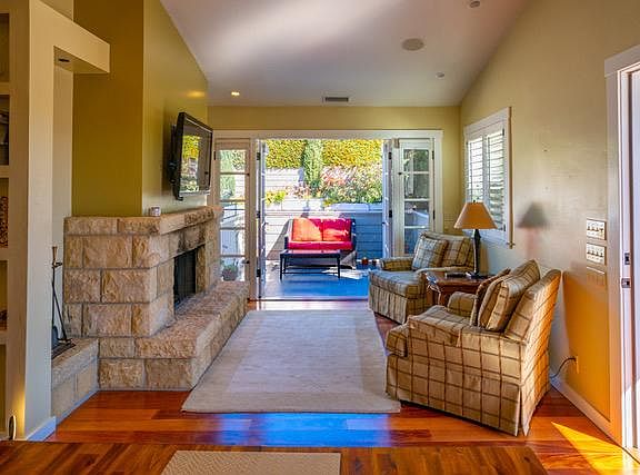 5th image of 605 E De La Guerra St #B