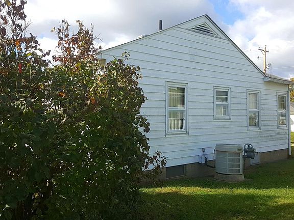 3rd image of 90 S Pembroke Ave