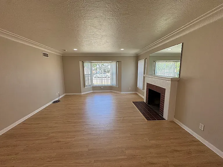 337 E Weldon Ave — Photo 7