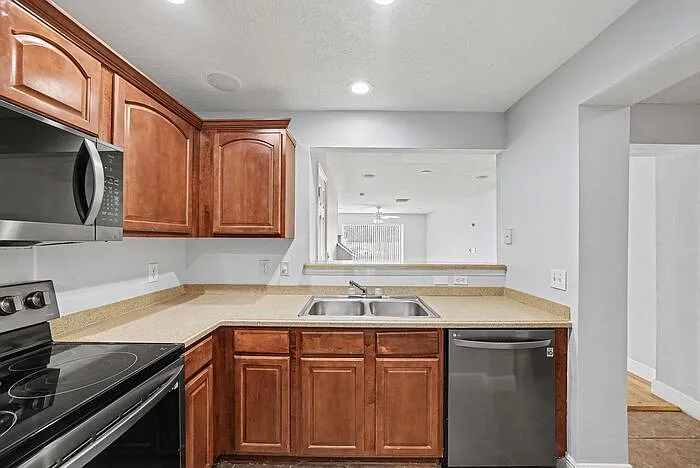 8106 Silent Creek Dr — Photo 7