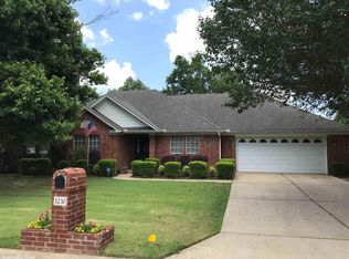 1230 Raymond Dr, Conway, AR 72034