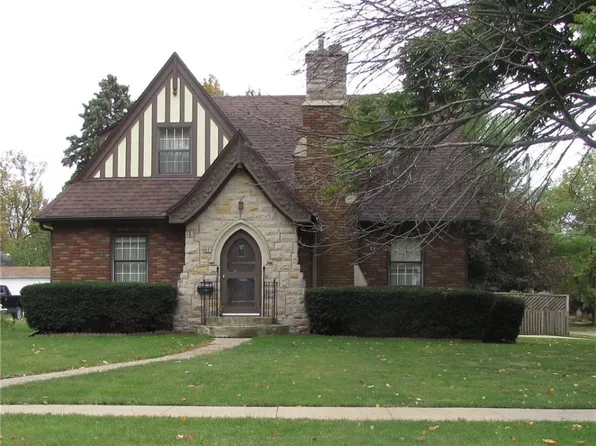 214 W Robinson St, Knoxville, IA 50138