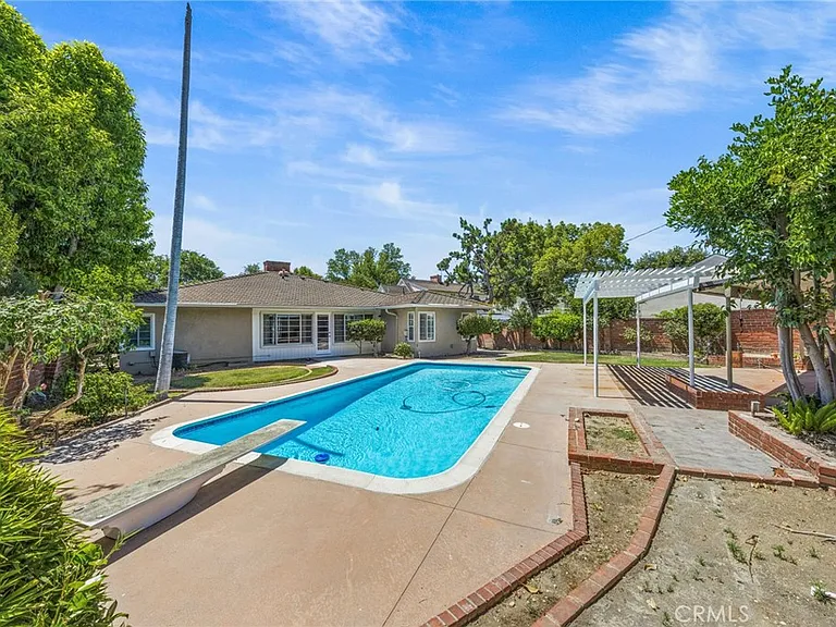 2465 Sherwood Rd — Photo 32