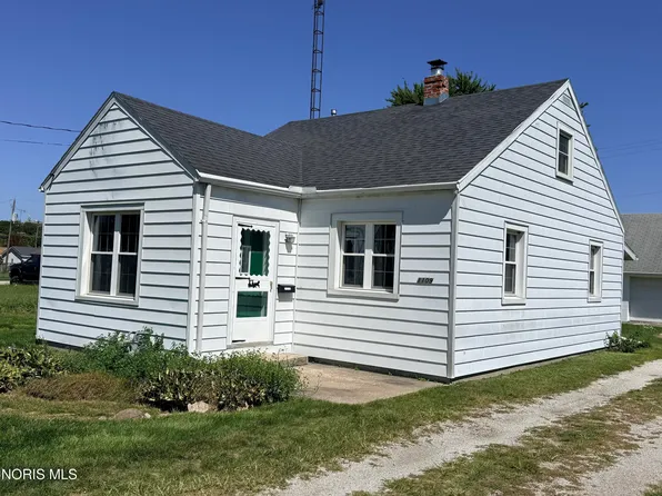 1109 Grasser St, Oregon, OH 43616