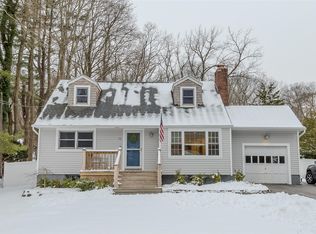 36 Old Post Rd, East Setauket, NY 11733