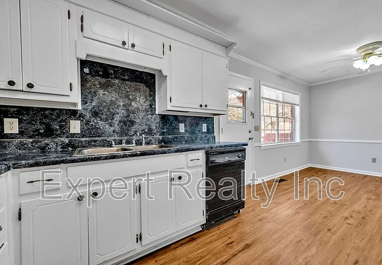822 Linbard Ln — Photo 4