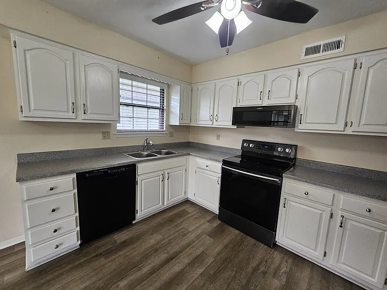 2412 NW 8th St — Photo 12