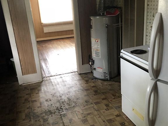 5th image of 105 Bates St