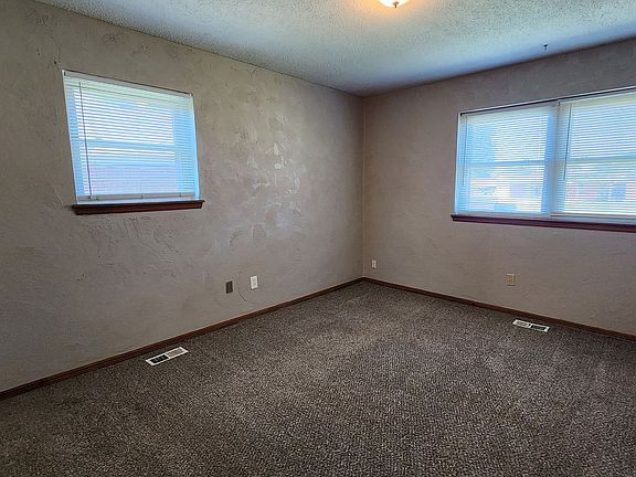 5th image of 122 Oakside Dr