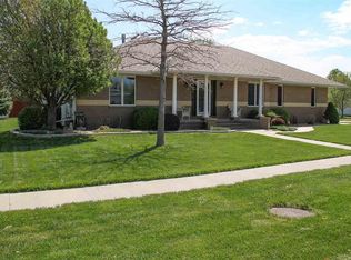 401 Crestview Ct, McPherson, KS 67460