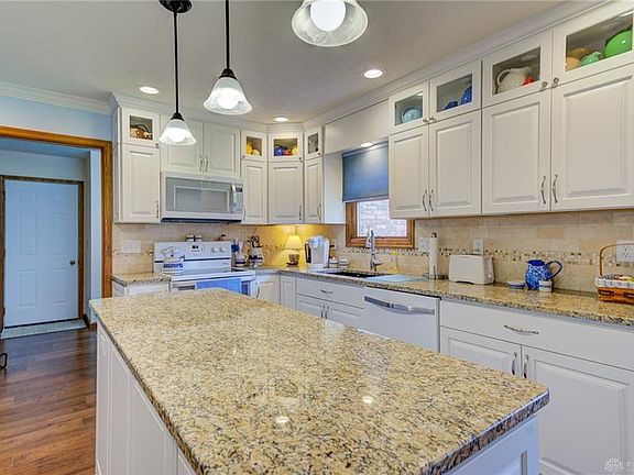 5th image of 3888 Westwind Dr