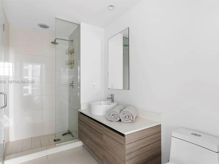 121 NE 34th St #1001 — Photo 9