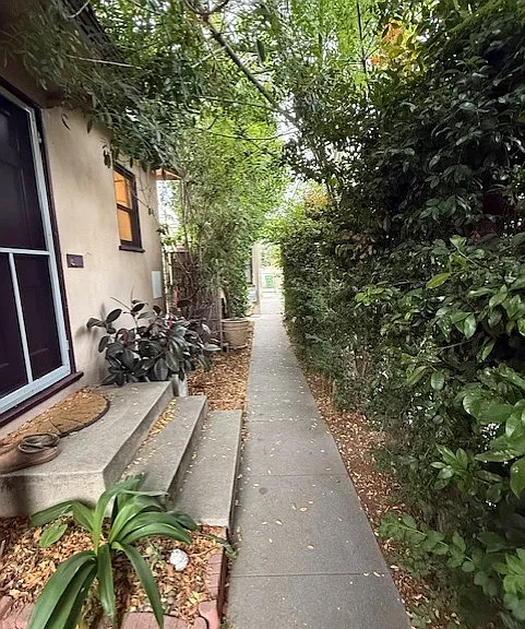 2211 20th St #B — Photo 2