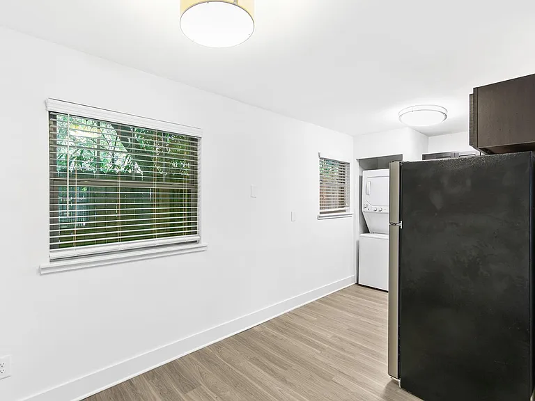 Murray Manor — Photo 10